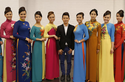 Vietnamese-American students first perform Ao Dai in US